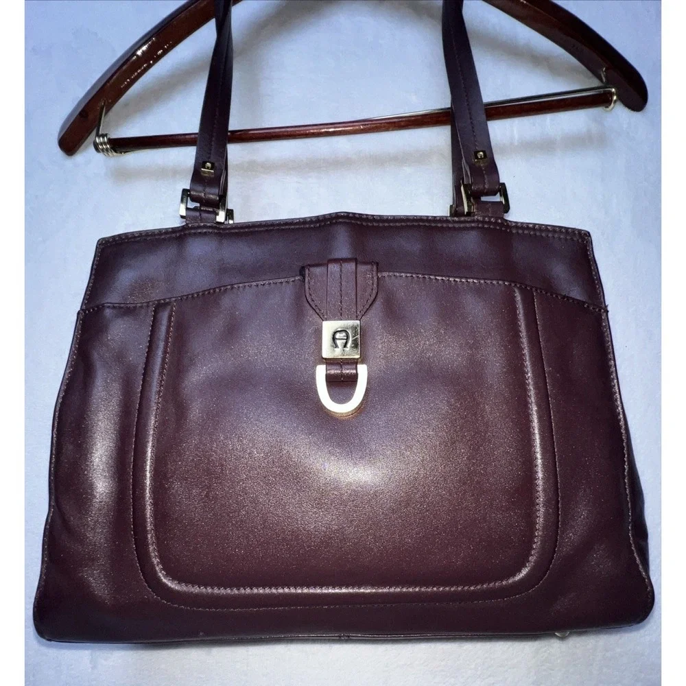 Aigner Shoulder Purse Burgundy Bag Handbag Classic Logo Charm Work‎